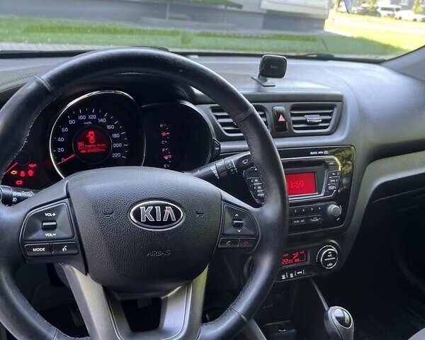 Серый Киа Рио, объемом двигателя 1.59 л и пробегом 201 тыс. км за 9108 $, фото 3 на Automoto.ua