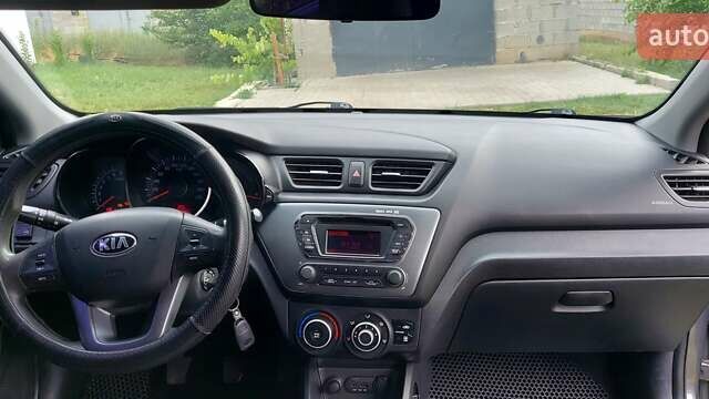 Серый Киа Рио, объемом двигателя 1.4 л и пробегом 150 тыс. км за 8600 $, фото 10 на Automoto.ua