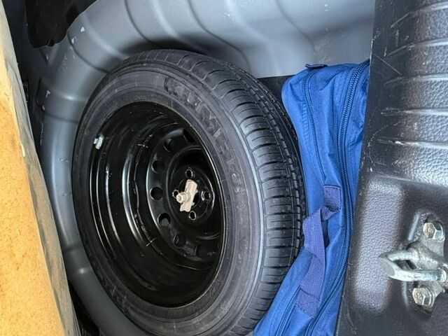 Сірий Кіа Ріо, об'ємом двигуна 1.4 л та пробігом 107 тис. км за 7900 $, фото 12 на Automoto.ua