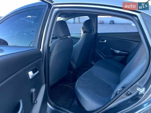 Серый Киа Рио, объемом двигателя 1.4 л и пробегом 168 тыс. км за 7500 $, фото 9 на Automoto.ua
