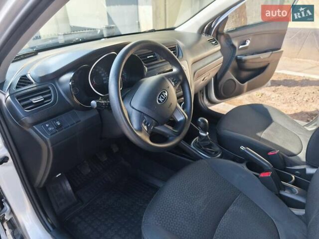 Серый Киа Рио, объемом двигателя 1.4 л и пробегом 172 тыс. км за 9200 $, фото 12 на Automoto.ua