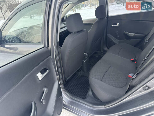 Серый Киа Рио, объемом двигателя 1.4 л и пробегом 260 тыс. км за 7799 $, фото 18 на Automoto.ua