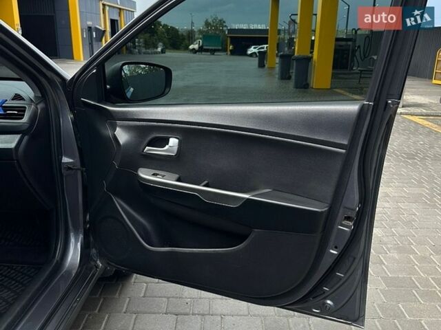 Сірий Кіа Ріо, об'ємом двигуна 1.4 л та пробігом 146 тис. км за 7500 $, фото 16 на Automoto.ua