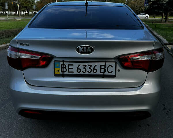 Серый Киа Рио, объемом двигателя 1.4 л и пробегом 88 тыс. км за 9000 $, фото 4 на Automoto.ua