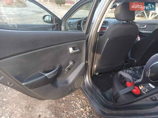 Серый Киа Рио, объемом двигателя 1.4 л и пробегом 70 тыс. км за 9000 $, фото 44 на Automoto.ua