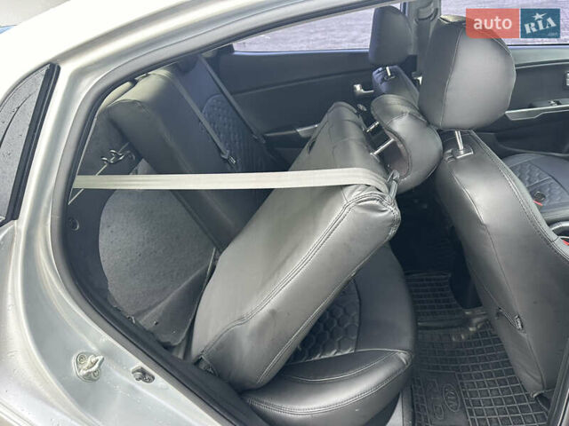 Серый Киа Рио, объемом двигателя 1.4 л и пробегом 191 тыс. км за 6400 $, фото 25 на Automoto.ua