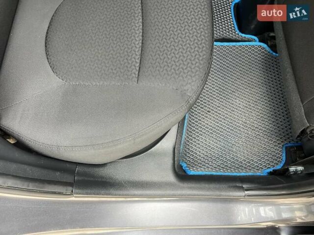 Сірий Кіа Ріо, об'ємом двигуна 1.4 л та пробігом 158 тис. км за 7799 $, фото 17 на Automoto.ua