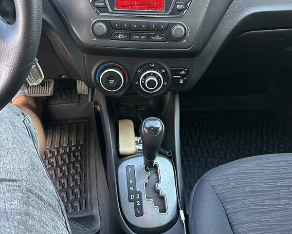 Серый Киа Рио, объемом двигателя 1.4 л и пробегом 137 тыс. км за 8300 $, фото 12 на Automoto.ua