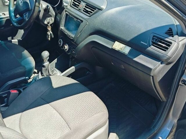 Серый Киа Рио, объемом двигателя 1.4 л и пробегом 190 тыс. км за 7000 $, фото 7 на Automoto.ua