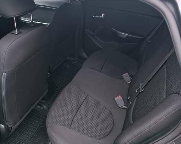 Серый Киа Рио, объемом двигателя 1.4 л и пробегом 190 тыс. км за 9000 $, фото 7 на Automoto.ua