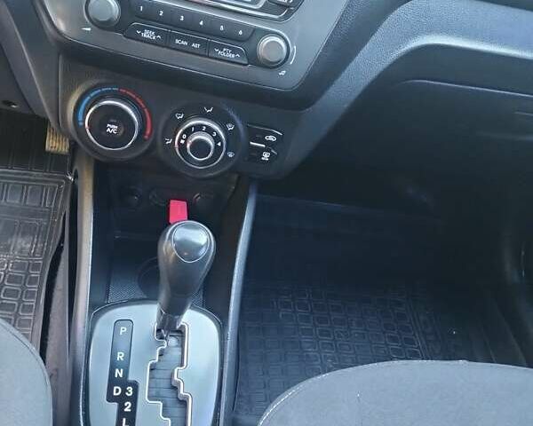 Сірий Кіа Ріо, об'ємом двигуна 1.59 л та пробігом 253 тис. км за 7999 $, фото 8 на Automoto.ua