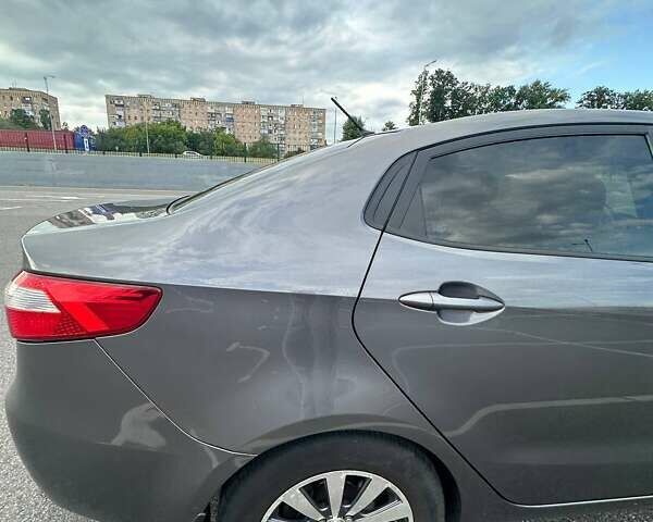 Серый Киа Рио, объемом двигателя 1.4 л и пробегом 320 тыс. км за 6300 $, фото 4 на Automoto.ua