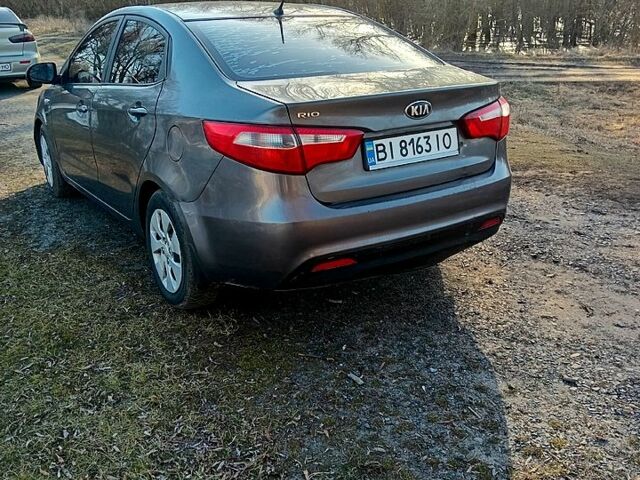 Серый Киа Рио, объемом двигателя 1.4 л и пробегом 300 тыс. км за 5200 $, фото 1 на Automoto.ua