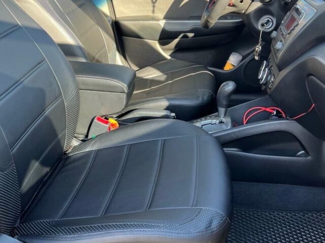 Серый Киа Рио, объемом двигателя 1.4 л и пробегом 73 тыс. км за 8800 $, фото 5 на Automoto.ua