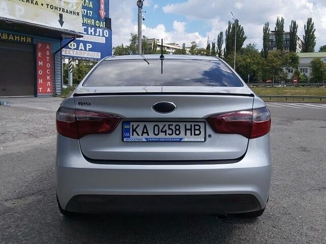 Серый Киа Рио, объемом двигателя 1.4 л и пробегом 319 тыс. км за 5800 $, фото 1 на Automoto.ua