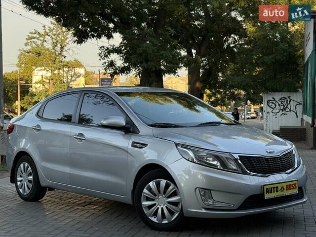 Серый Киа Рио, объемом двигателя 1.59 л и пробегом 254 тыс. км за 8499 $, фото 4 на Automoto.ua