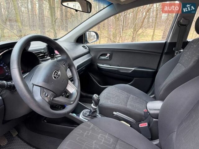 Серый Киа Рио, объемом двигателя 1.59 л и пробегом 110 тыс. км за 8000 $, фото 16 на Automoto.ua