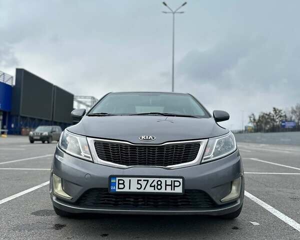 Серый Киа Рио, объемом двигателя 1.4 л и пробегом 320 тыс. км за 7100 $, фото 1 на Automoto.ua