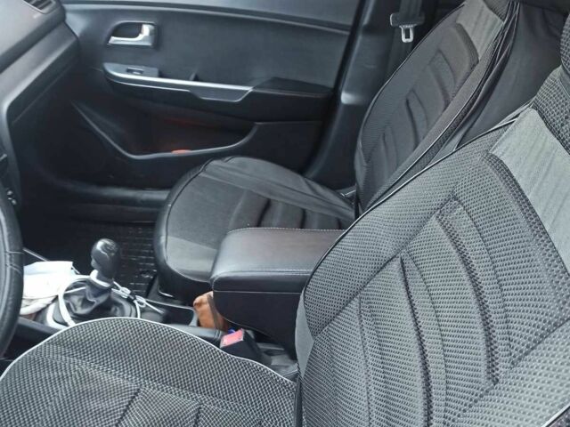 Сірий Кіа Ріо, об'ємом двигуна 1.4 л та пробігом 130 тис. км за 7000 $, фото 5 на Automoto.ua