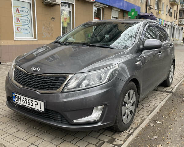 Серый Киа Рио, объемом двигателя 1.59 л и пробегом 165 тыс. км за 8000 $, фото 1 на Automoto.ua