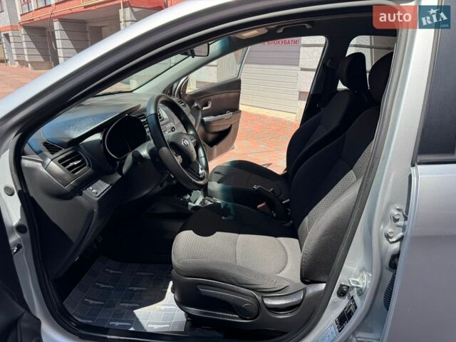 Сірий Кіа Ріо, об'ємом двигуна 1.4 л та пробігом 113 тис. км за 8350 $, фото 98 на Automoto.ua