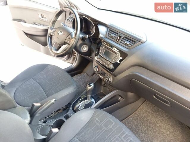 Серый Киа Рио, объемом двигателя 1.59 л и пробегом 42 тыс. км за 12000 $, фото 8 на Automoto.ua