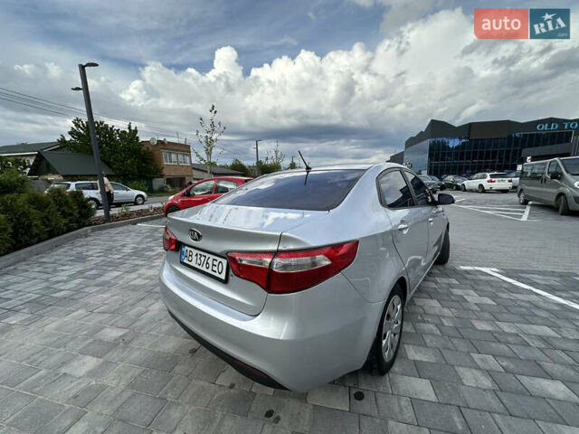 Серый Киа Рио, объемом двигателя 1.4 л и пробегом 150 тыс. км за 7500 $, фото 2 на Automoto.ua