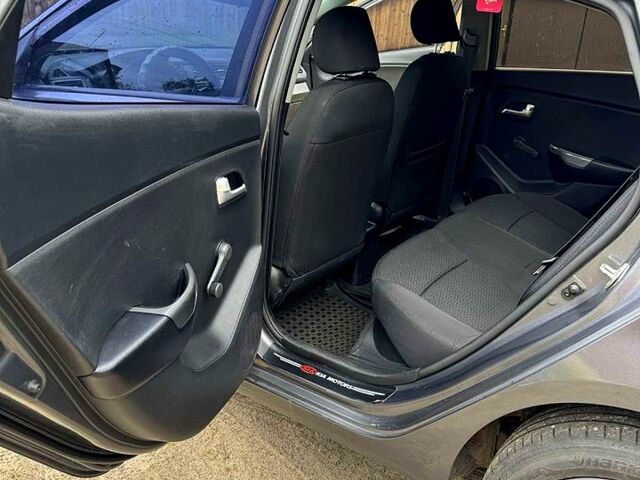 Сірий Кіа Ріо, об'ємом двигуна 1.4 л та пробігом 121 тис. км за 7500 $, фото 5 на Automoto.ua