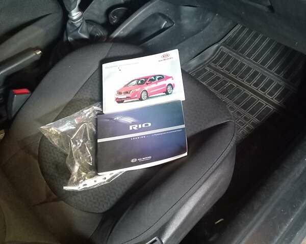 Серый Киа Рио, объемом двигателя 1.4 л и пробегом 300 тыс. км за 5850 $, фото 9 на Automoto.ua