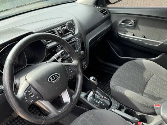 Сірий Кіа Ріо, об'ємом двигуна 1.6 л та пробігом 110 тис. км за 7900 $, фото 5 на Automoto.ua