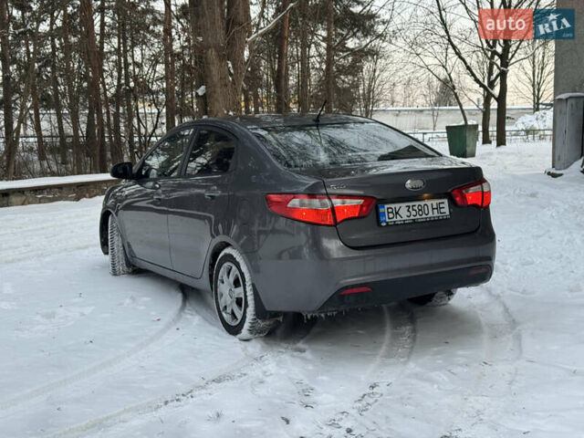 Серый Киа Рио, объемом двигателя 1.4 л и пробегом 260 тыс. км за 7799 $, фото 4 на Automoto.ua