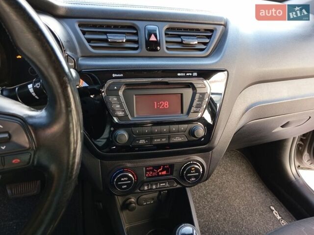 Серый Киа Рио, объемом двигателя 1.59 л и пробегом 42 тыс. км за 12000 $, фото 11 на Automoto.ua