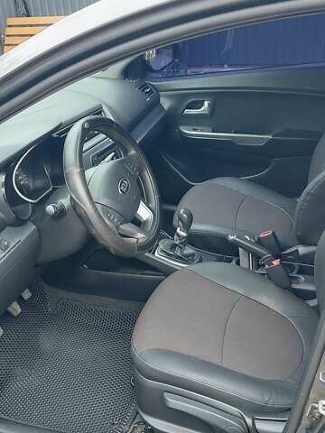 Серый Киа Рио, объемом двигателя 1.4 л и пробегом 150 тыс. км за 8600 $, фото 17 на Automoto.ua