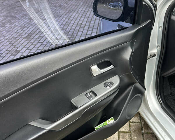 Серый Киа Рио, объемом двигателя 1.4 л и пробегом 191 тыс. км за 6400 $, фото 20 на Automoto.ua