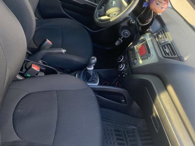 Сірий Кіа Ріо, об'ємом двигуна 1.4 л та пробігом 188 тис. км за 8600 $, фото 6 на Automoto.ua
