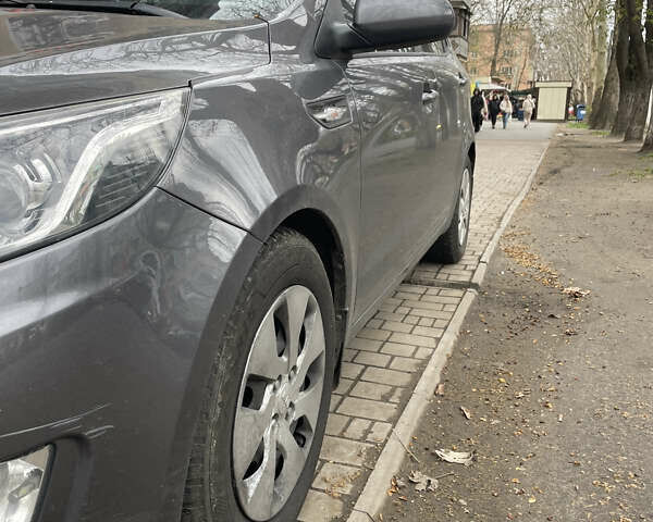 Серый Киа Рио, объемом двигателя 1.59 л и пробегом 165 тыс. км за 8000 $, фото 2 на Automoto.ua