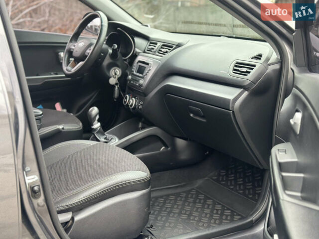 Серый Киа Рио, объемом двигателя 1.4 л и пробегом 43 тыс. км за 10500 $, фото 14 на Automoto.ua