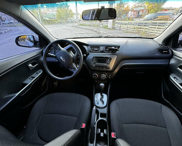 Серый Киа Рио, объемом двигателя 1.4 л и пробегом 88 тыс. км за 9000 $, фото 18 на Automoto.ua