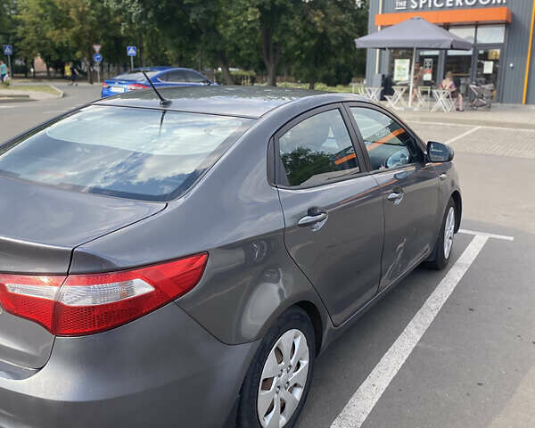 Серый Киа Рио, объемом двигателя 1.4 л и пробегом 205 тыс. км за 6500 $, фото 4 на Automoto.ua
