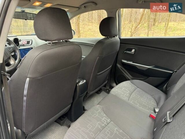 Серый Киа Рио, объемом двигателя 1.59 л и пробегом 110 тыс. км за 8000 $, фото 15 на Automoto.ua