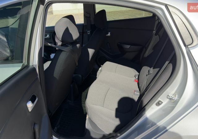 Серый Киа Рио, объемом двигателя 1.4 л и пробегом 156 тыс. км за 8500 $, фото 9 на Automoto.ua