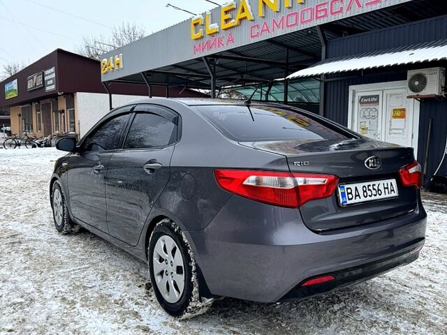 Серый Киа Рио, объемом двигателя 1.4 л и пробегом 15300 тыс. км за 7300 $, фото 4 на Automoto.ua