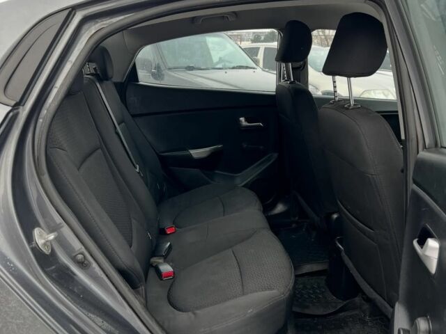 Сірий Кіа Ріо, об'ємом двигуна 0 л та пробігом 215 тис. км за 5999 $, фото 4 на Automoto.ua