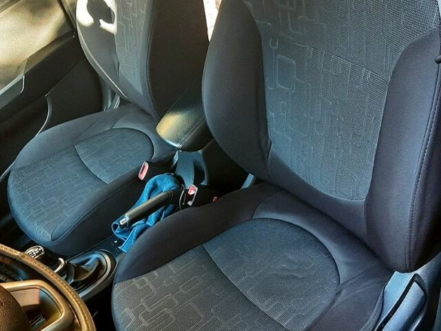 Серый Киа Рио, объемом двигателя 1.6 л и пробегом 980 тыс. км за 7900 $, фото 6 на Automoto.ua