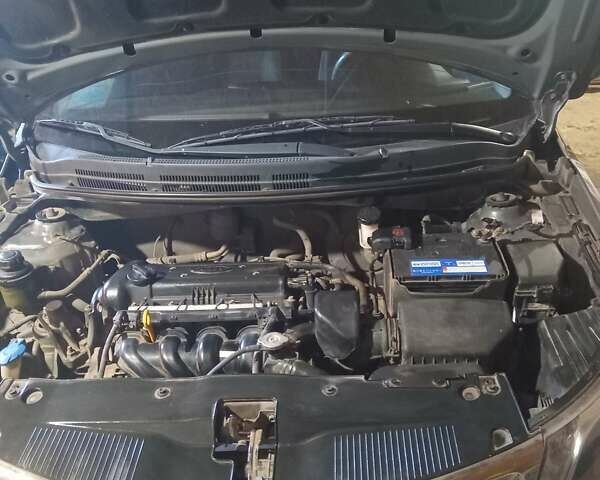Серый Киа Рио, объемом двигателя 1.4 л и пробегом 300 тыс. км за 5850 $, фото 12 на Automoto.ua