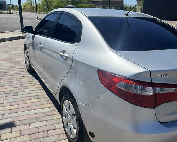 Серый Киа Рио, объемом двигателя 1.4 л и пробегом 203 тыс. км за 6500 $, фото 6 на Automoto.ua
