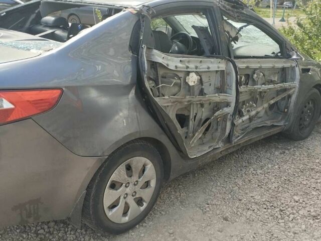 Серый Киа Рио, объемом двигателя 1.4 л и пробегом 120 тыс. км за 3000 $, фото 6 на Automoto.ua