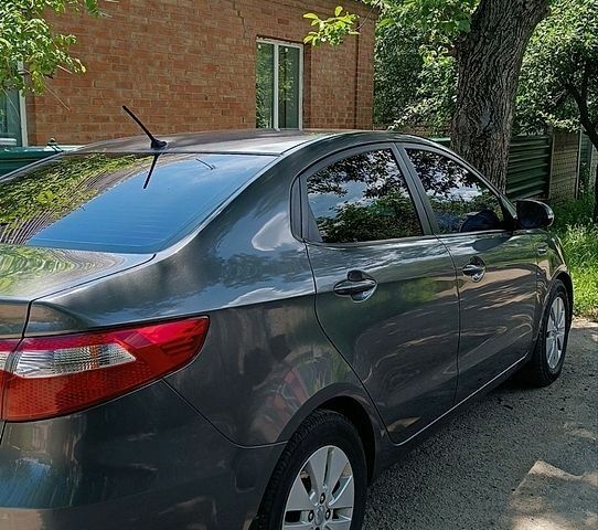 Сірий Кіа Ріо, об'ємом двигуна 1.6 л та пробігом 194 тис. км за 7800 $, фото 9 на Automoto.ua