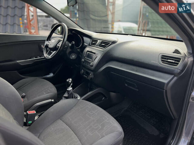Серый Киа Рио, объемом двигателя 1.6 л и пробегом 190 тыс. км за 7000 $, фото 7 на Automoto.ua