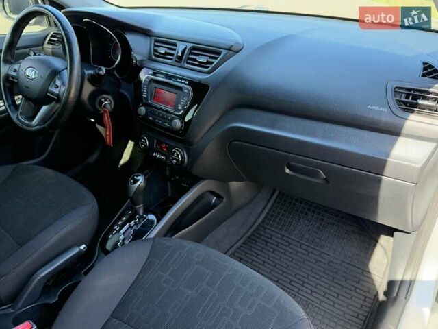 Серый Киа Рио, объемом двигателя 1.59 л и пробегом 131 тыс. км за 8800 $, фото 64 на Automoto.ua